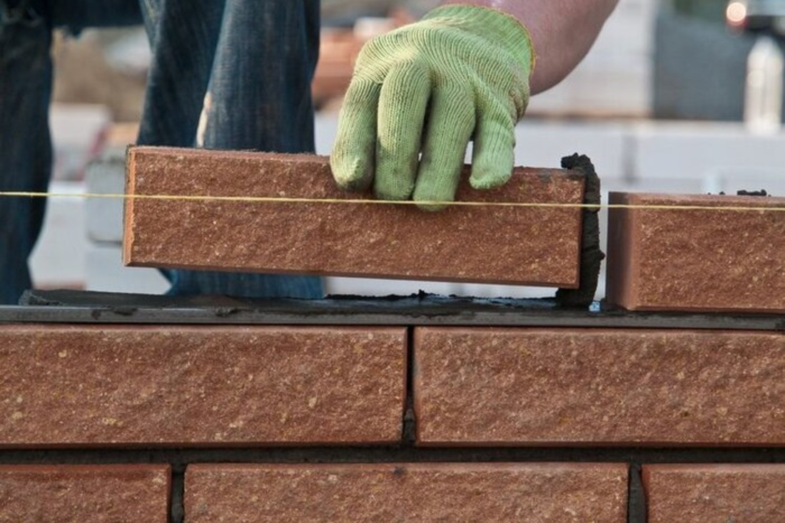 Переваги використання популярного будівельного матеріалу-червоної цегли 